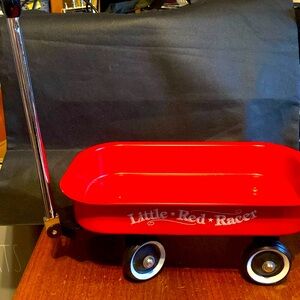 DECORATIVE MINI LITTLE RED WAGON